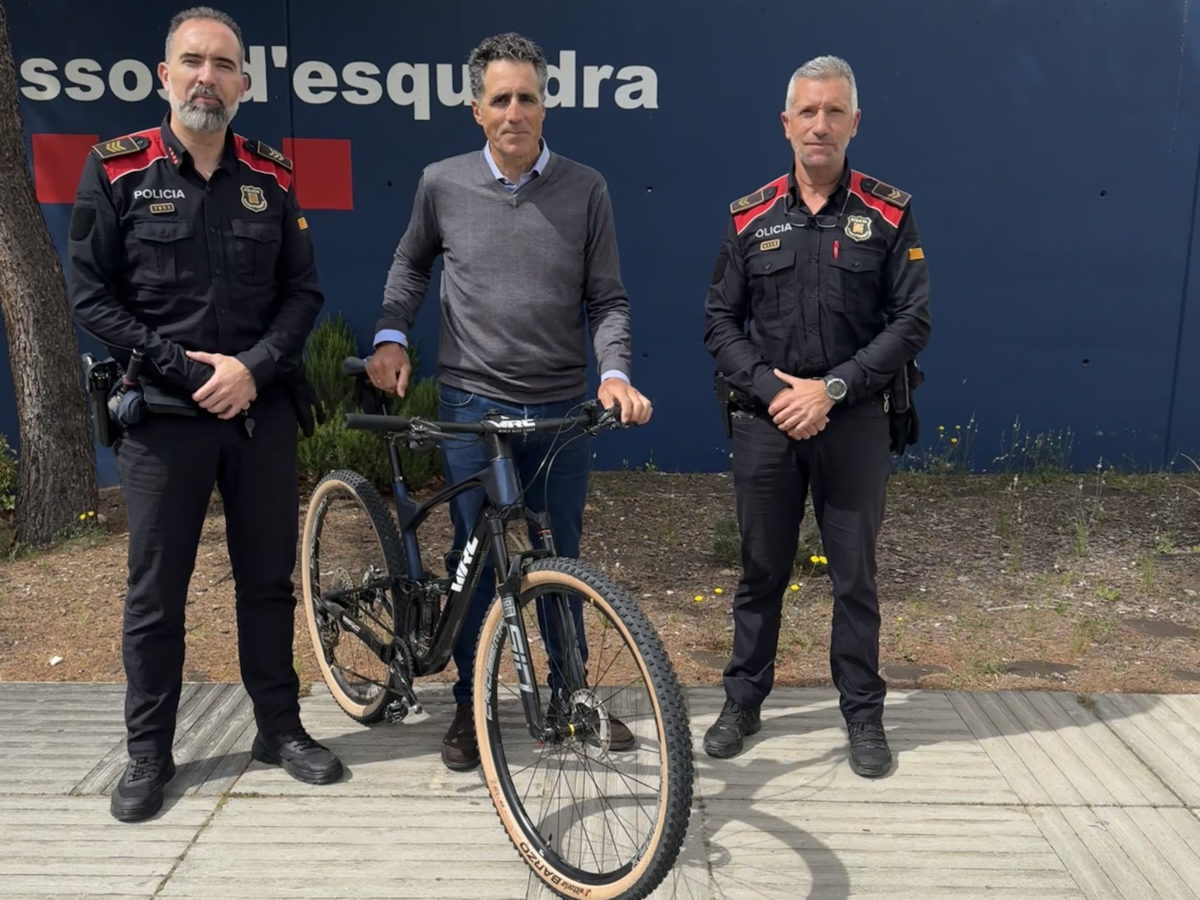 Els Mossos d'Esquadra han retornat la bicicleta a Miguel Induráin Data de publicació: divendres 05 d’abril del 2024, 16:10 Localització: Vila-seca Autor: Redacció