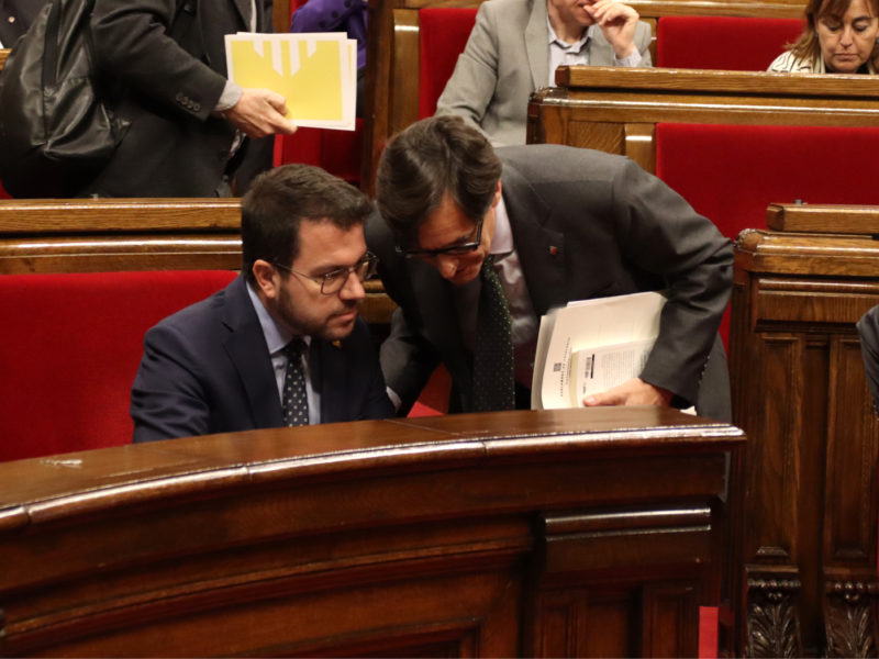 Pere Aragonès amb Salvador Illa al parlament. FOTO: ACN