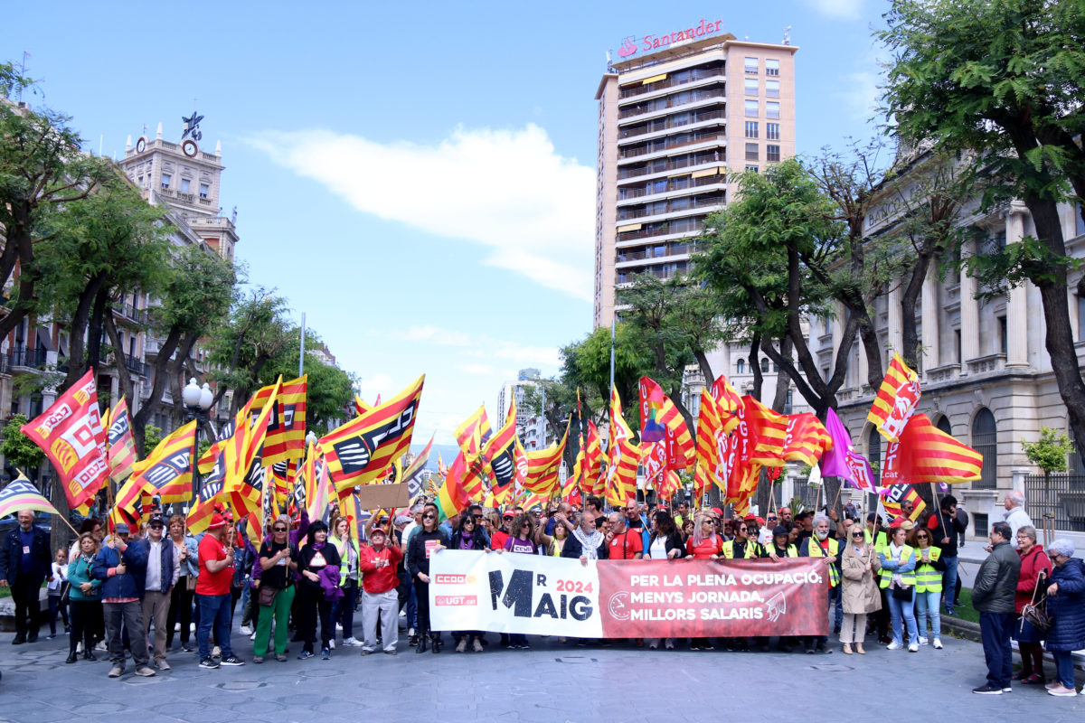 Els manifestants del Primer de Maig convocats per UGT i CCOO per la Rambla Nova de Tarragona Data de publicació: dimecres 01 de maig del 2024, 14:42 Localització: Tarragona Autor: Jordi Marsal