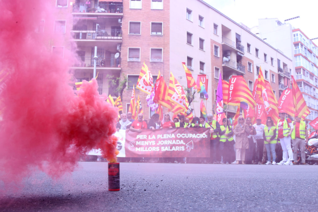 Els manifestants del Primer de Maig convocats per UGT i CCOO per la Rambla Nova de Tarragona

Data de publicació: dimecres 01 de maig del 2024, 14:42

Localització: Tarragona

Autor: Jordi Marsal