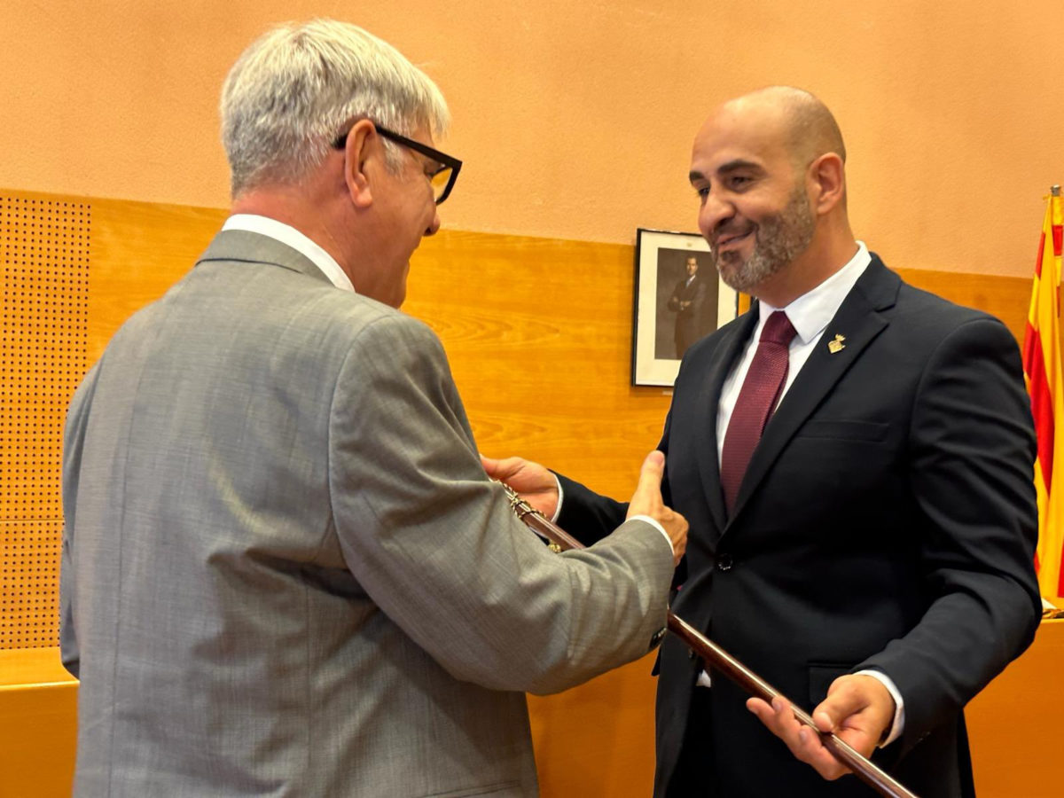 El fins ara alcalde de Torredembarra, Eduard Rovira (ERC), entrega la vara d'alcalde a Vale Pino (PSC) Data de publicació: dissabte 15 de juny del 2024, 16:11 Localització: Torredembarra Autor: Ajuntament de Torredembarra