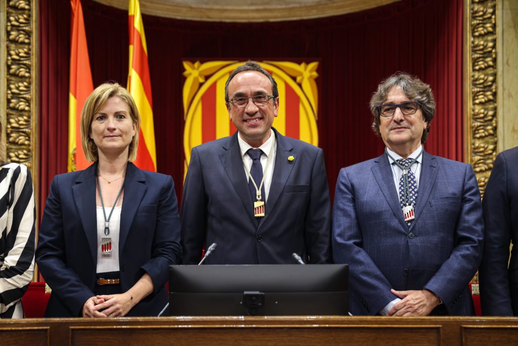 Raquel Sant, vicepresidenta primera, Josep Rull, president del Parlament, i David Pérez, vicepresident segon, just després de prendre possessió del càrrec.

Data de publicació: dilluns 10 de juny del 2024, 19:24

Localització: Barcelona

Autor: Jordi Borràs