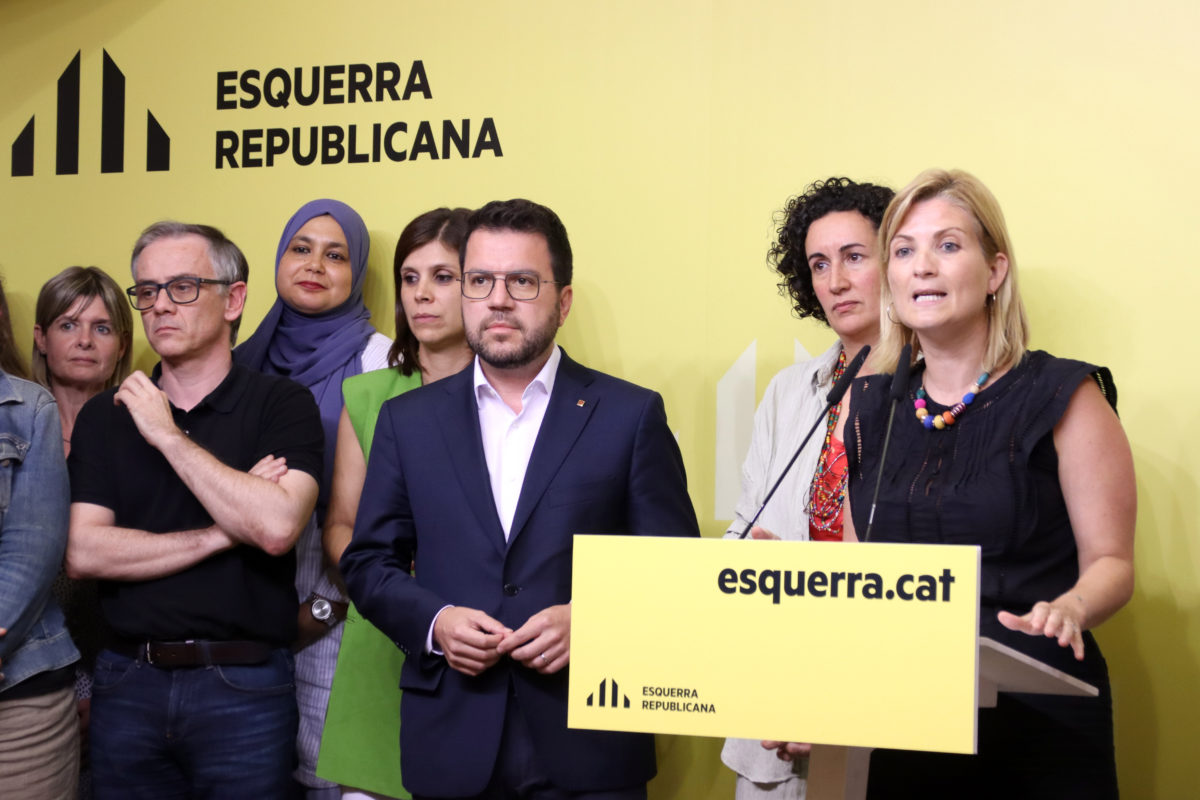 Els negociadors d'ERC Josep Maria Jové, Marta Vilalta i Marta Rovira; el president de la Generalitat, Pere Aragonès, i la portaveu, Raquel Sans, en una roda de premsa per anunciar un preacord amb el PSC per a la investidura de Salvador Illa. Data de publicació: dilluns 29 de juliol del 2024, 20:57 Localització: Barcelona Autor: Mariona Puig