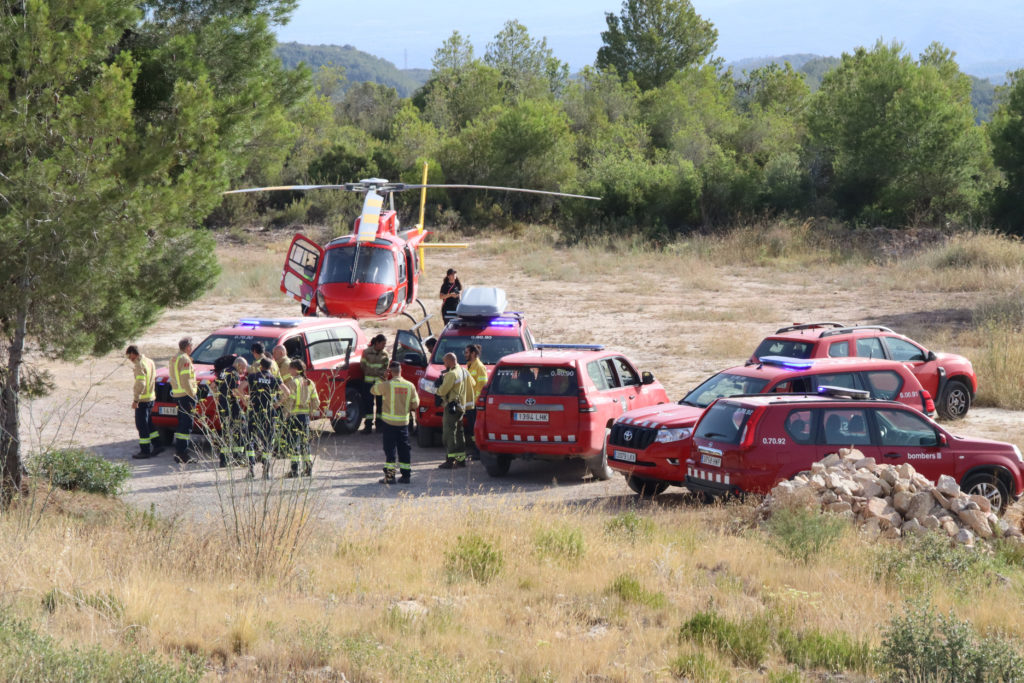 Els Bombers han desplaçat nombrosos mitjans terrestres i aeris per lluitar contra l'incendi de la Figuera 

Data de publicació: diumenge 28 de juliol del 2024, 19:17

Localització: La Figuera

Autor: Redacció / Eloi Tost