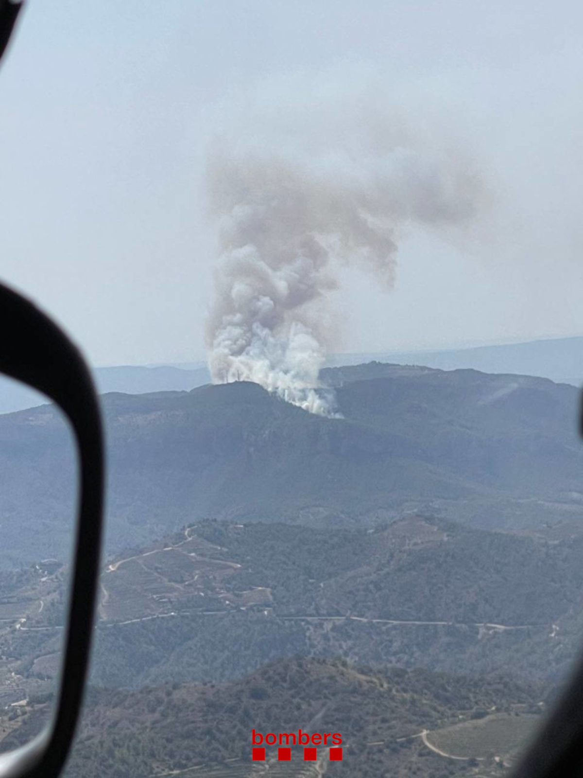 Vista aèria de la columna de fum de l'incendi forestal de la Figuera (Priorat) Data de publicació: diumenge 28 de juliol del 2024, 16:55 Localització: La Figuera Autor: Bombers de la Generalitat