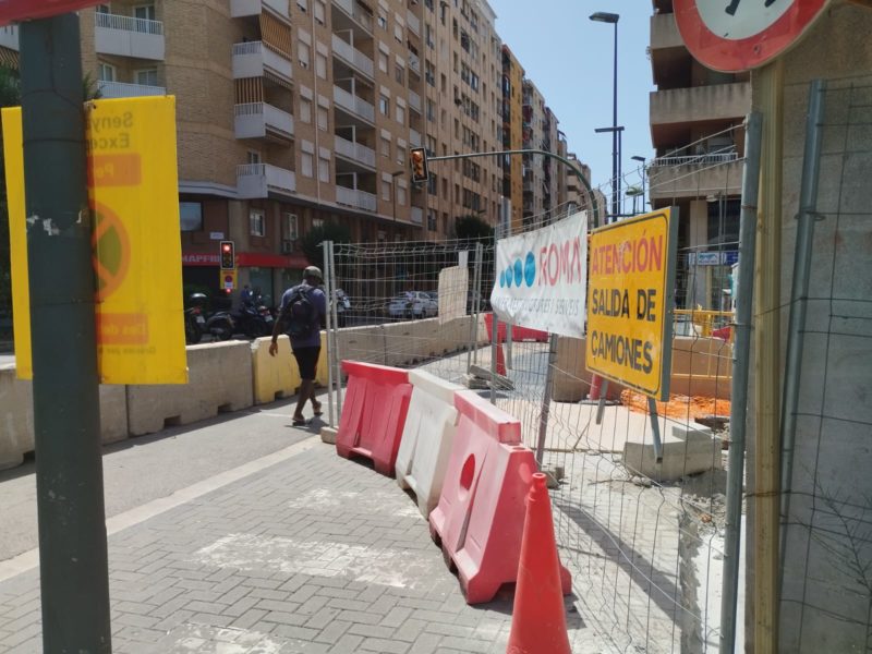 Obres al carrer Pere Martell per Intercanciador busos. 29-7-24