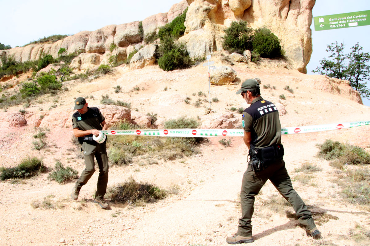 Dos agents rurals tanquen l'accés al Parc Natural de la Serra de Montsant, a Albarca, en aplicació del nivell 4 del Pla Alfa Data de publicació: dimarts 30 de juliol del 2024, 13:06 Localització: Cornudella de Montsant Autor: Eloi Tost