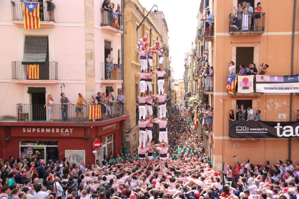 Els Xiquets de Tarragona han completat la tripleta màgica en descarregar un 5 de 8 en la tercera ronda de la diada castellera de Sant Magí de Tarragona

Data de publicació: dilluns 19 d’agost del 2024, 14:26

Localització: Tarragona

Autor: Ariadna Escoda