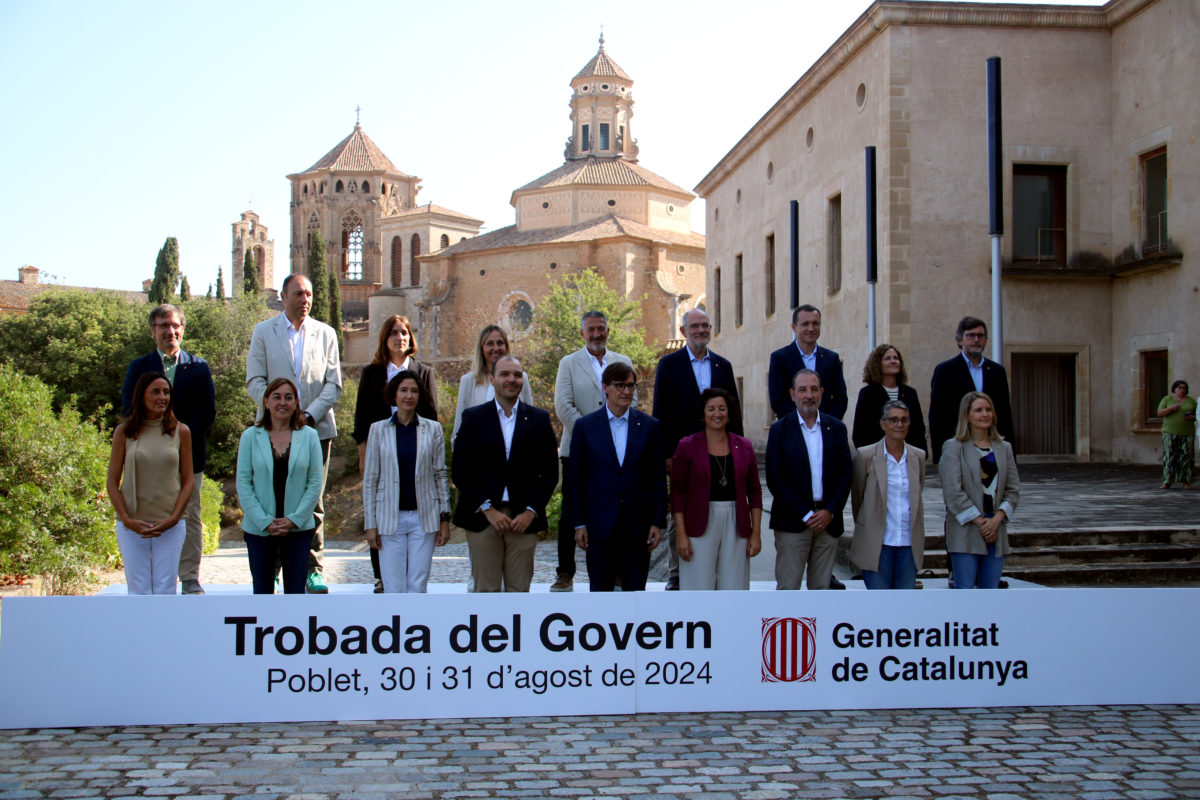 El president de la Generalitat, Salvador Illa, conjuntament amb tots els consellers de l'executiu en la foto de família feta al Monestir de Poblet Data de publicació: divendres 30 d’agost del 2024, 11:51 Localització: Vímbodí i Poblet Autor: Mar Rovira