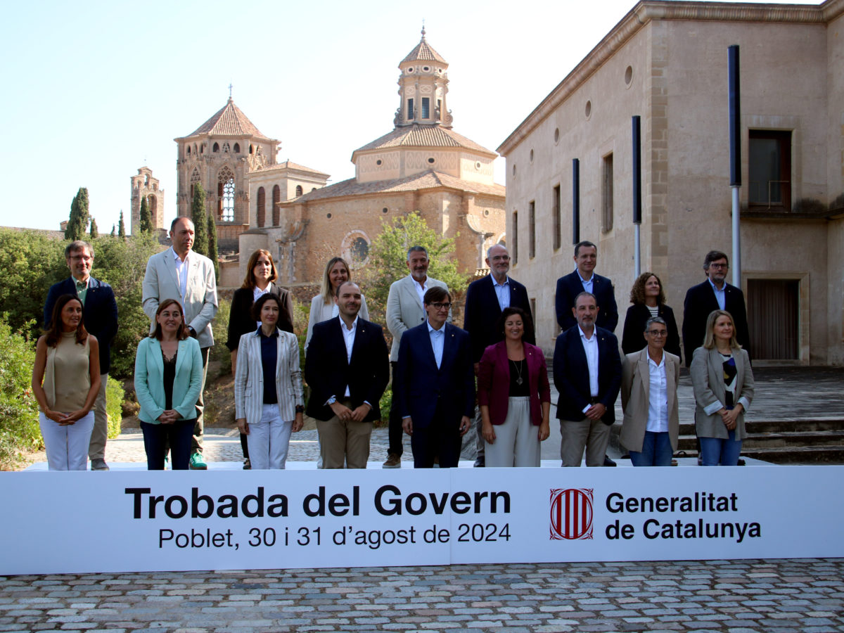 El president de la Generalitat, Salvador Illa, conjuntament amb tots els consellers de l'executiu en la foto de família feta al Monestir de Poblet Data de publicació: divendres 30 d’agost del 2024, 11:51 Localització: Vímbodí i Poblet Autor: Mar Rovira