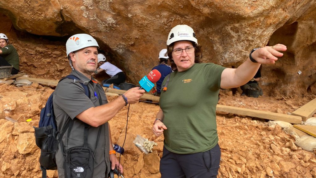 Especial Atapuerca. La cap de recerca de l'IPHES, Isabel Cáceres, a cueva Galería