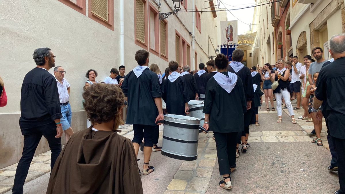 Els portants de l'aigua de Sant Magí al Portal del Carro