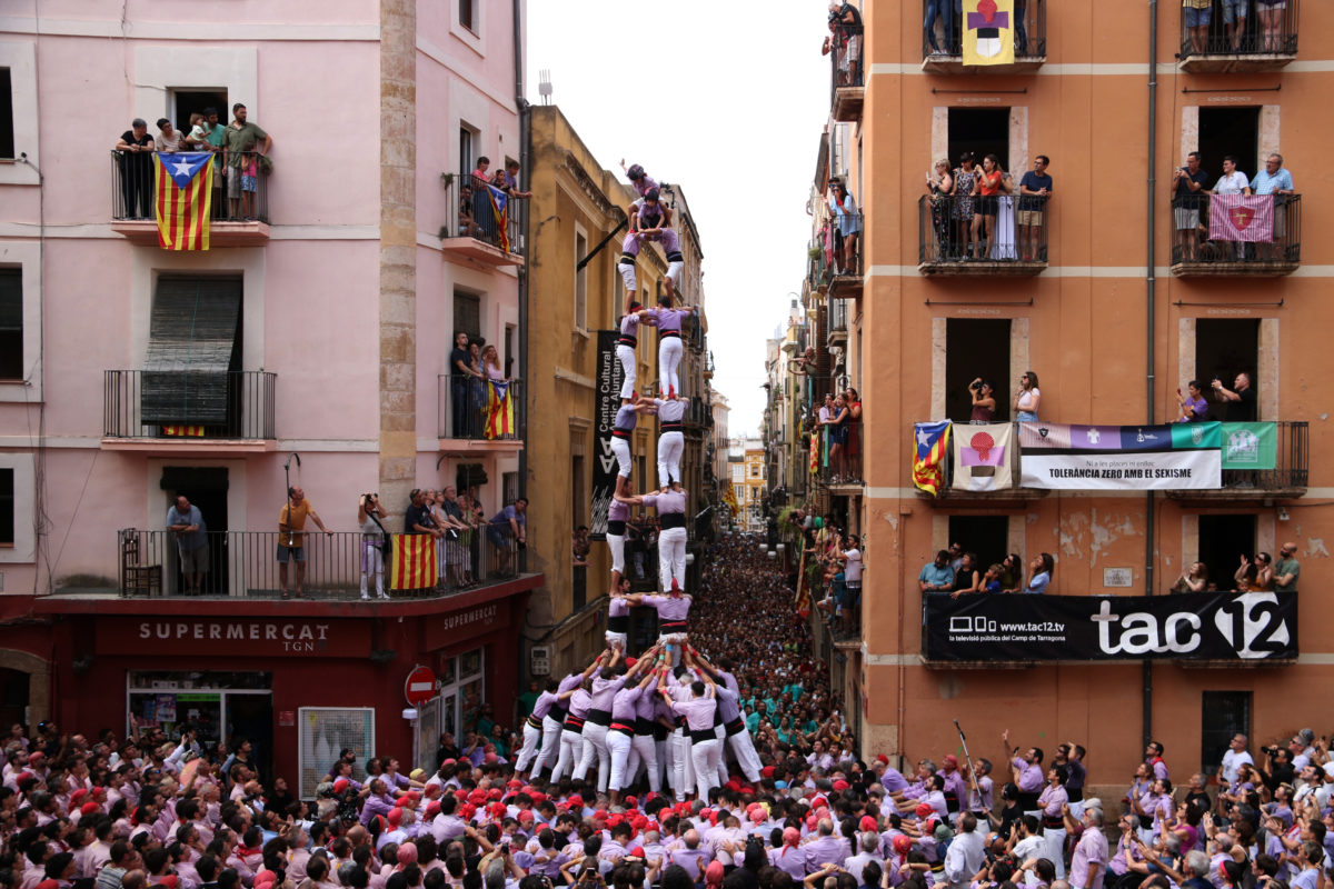 La Colla Jove Xiquets de Tarragona ha descarregat un 3 de 9 amb folre en la primera ronda de la diada castellera de Sant Magí de Tarragona Data de publicació: dilluns 19 d’agost del 2024, 12:27 Localització: Tarragona Autor: Ariadna Escoda