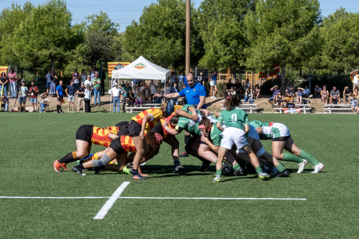 Partit camp de rugbi. Eleccions absolutes femenines de Catalunya i d'Euskadi. Autor: Joan Carles Borrachero