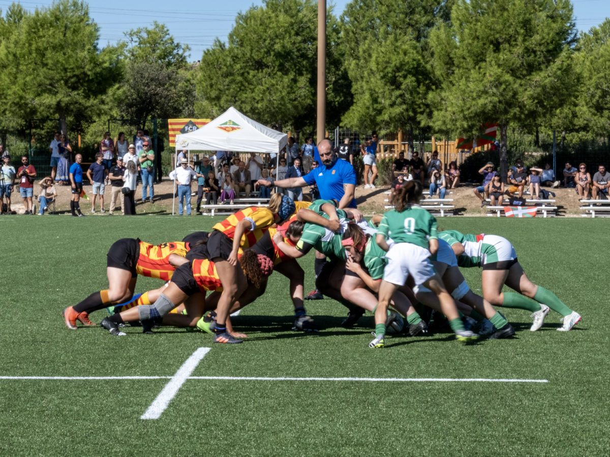 Partit camp de rugbi. Eleccions absolutes femenines de Catalunya i d'Euskadi. Autor: Joan Carles Borrachero