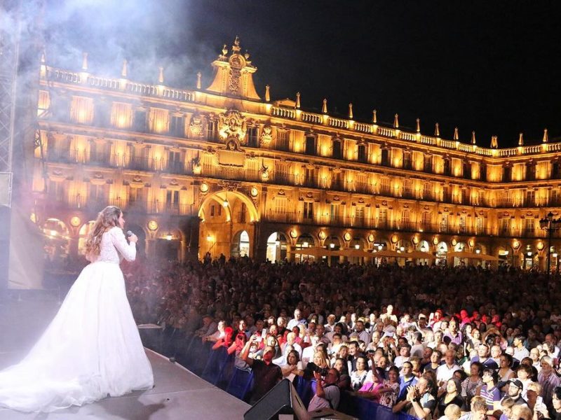 Maria Toledo en el seu darrer concert, a Salamanca, on va actuar a la plaça Major davant de 20.000 persones