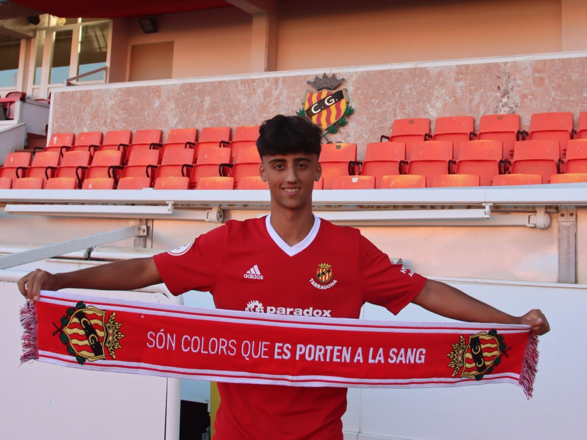 Adrián Alves renova pel Nàstic