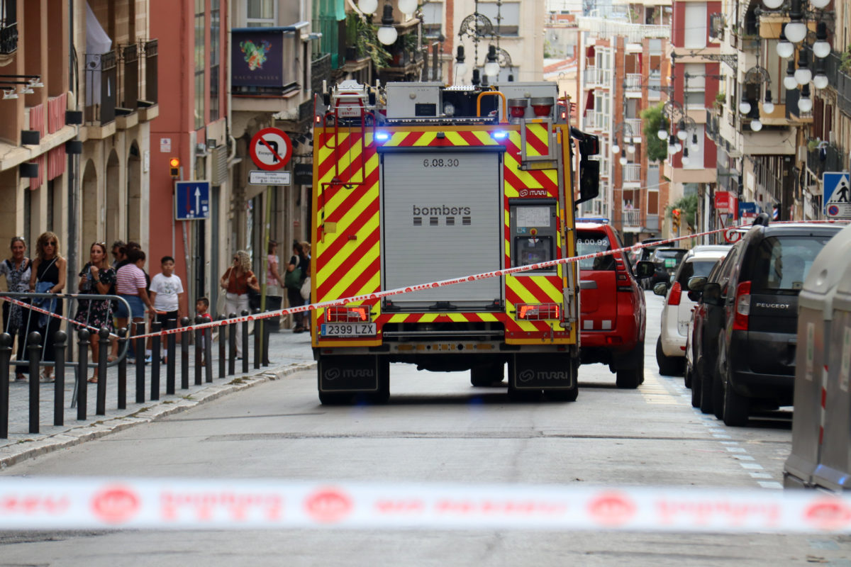 Un camió de bombers al carrer la Unió de Tarragona pel risc d'enfondrament d'un edifici Data de publicació: dilluns 16 de setembre del 2024, 18:08 Localització: Tarragona Autor: Neus Bertola