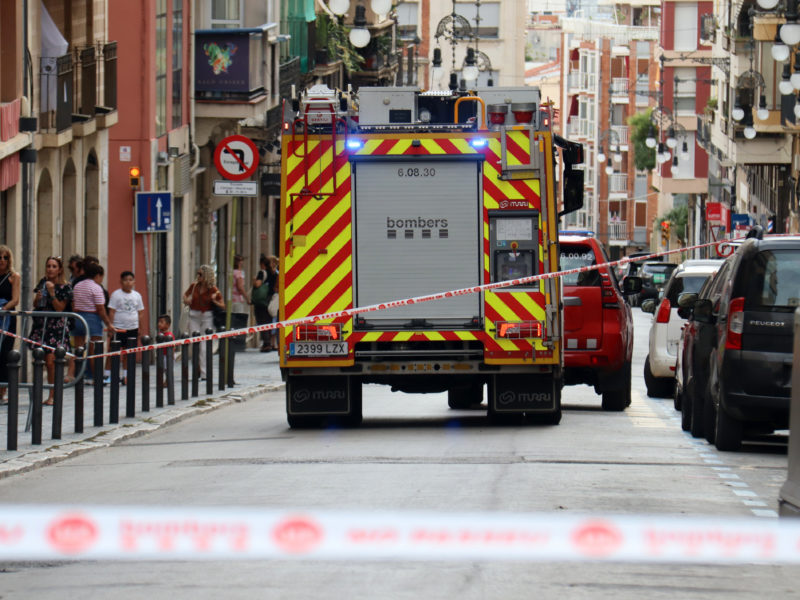 Un camió de bombers al carrer la Unió de Tarragona pel risc d'enfondrament d'un edifici Data de publicació: dilluns 16 de setembre del 2024, 18:08 Localització: Tarragona Autor: Neus Bertola