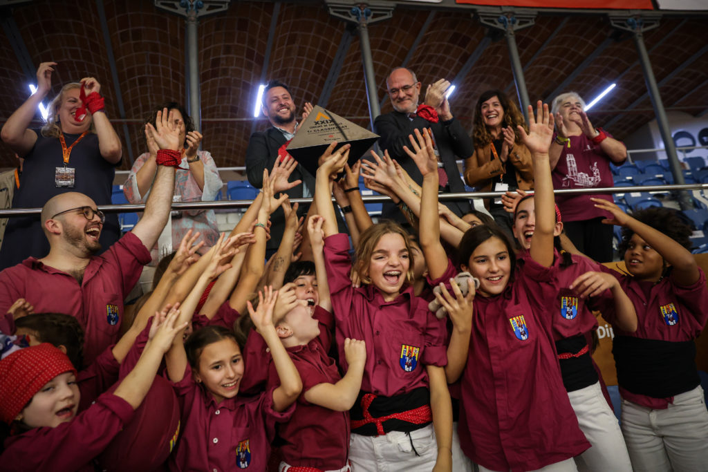 Els Castellers de Lleida reben el primer premi de la jornada de dissabte del Concurs de Castells

Data de publicació: dissabte 05 d’octubre del 2024, 22:07

Localització: Tarragona

Autor: Jordi Borràs