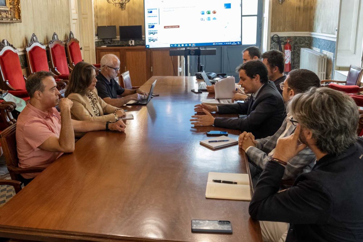 Guillermo Garcia Castro en una reunió de Medi ambient