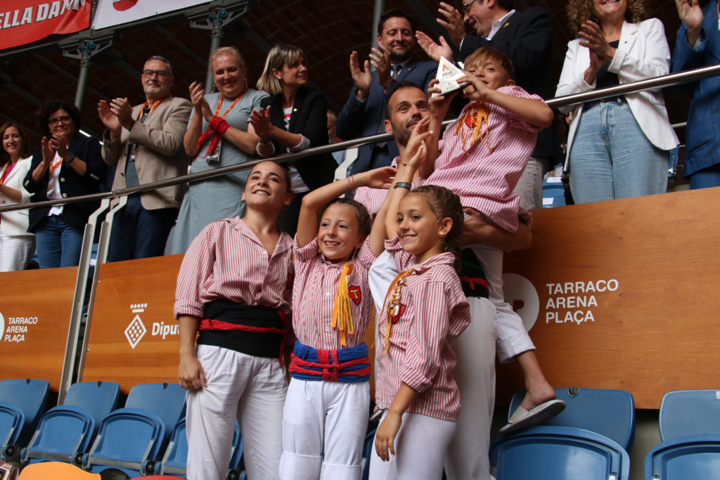 La canalla dels Xiquets de Tarragona recollint el guardó del XXIX Concurs de Castells

Data de publicació: diumenge 06 d’octubre del 2024, 18:13

Localització: Tarragona

Autor: Mar Rovira