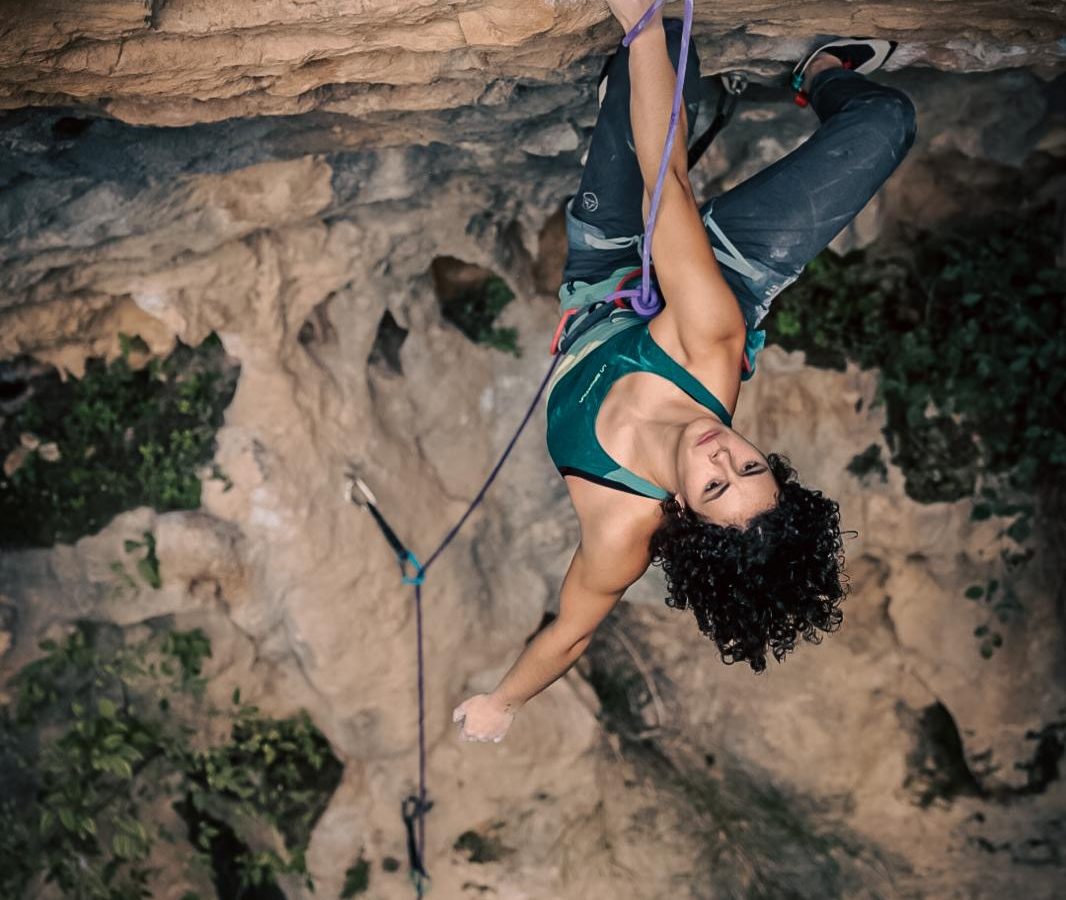 Júlia Benach, escaladora. Foto: Javi Pec