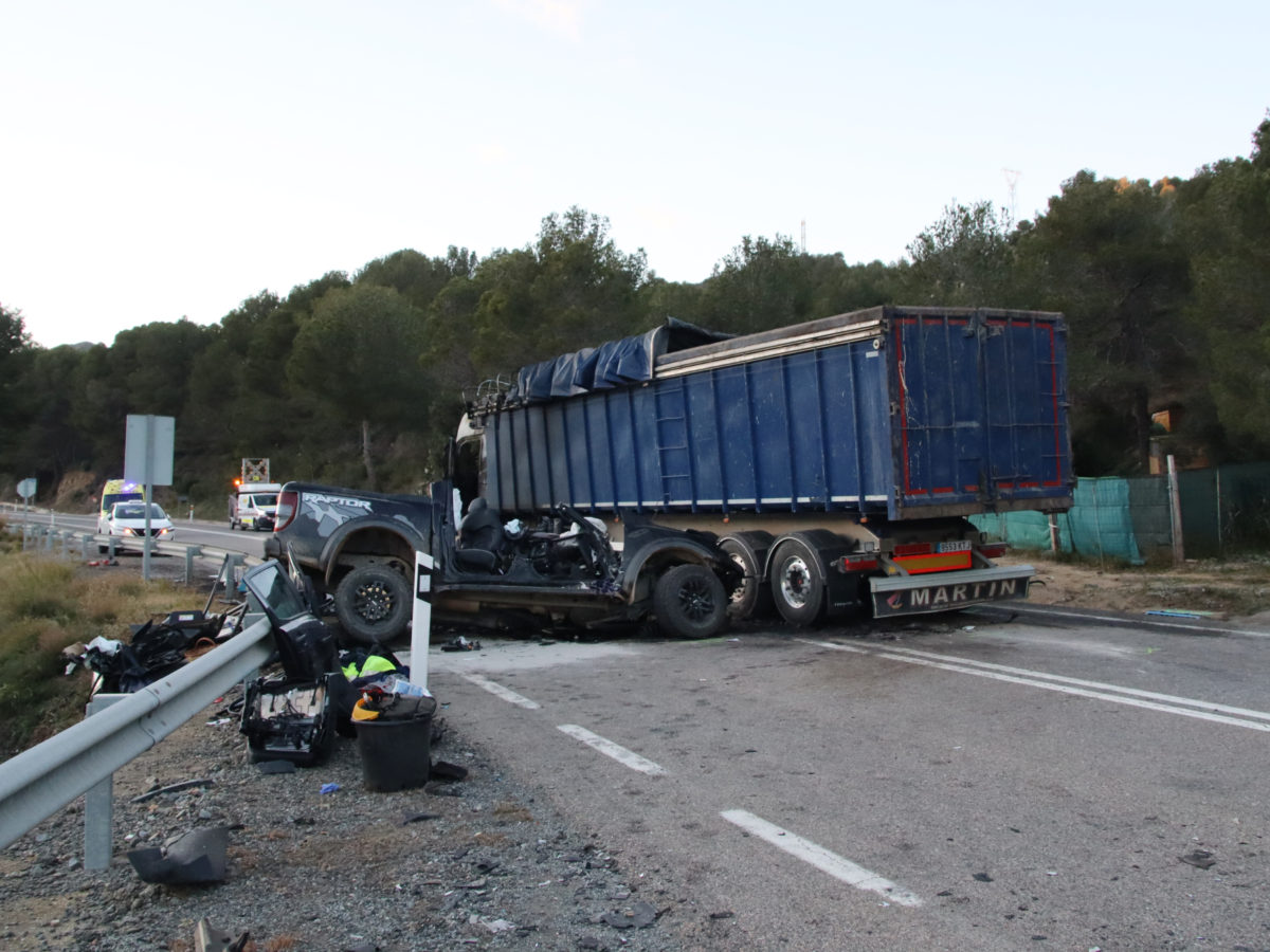 Imatge del camió i del turisme que han xocat a l'N-420 a Riudecols Data de publicació: dilluns 23 de desembre del 2024, 17:46 Localització: Riudecols Autor: Redacció