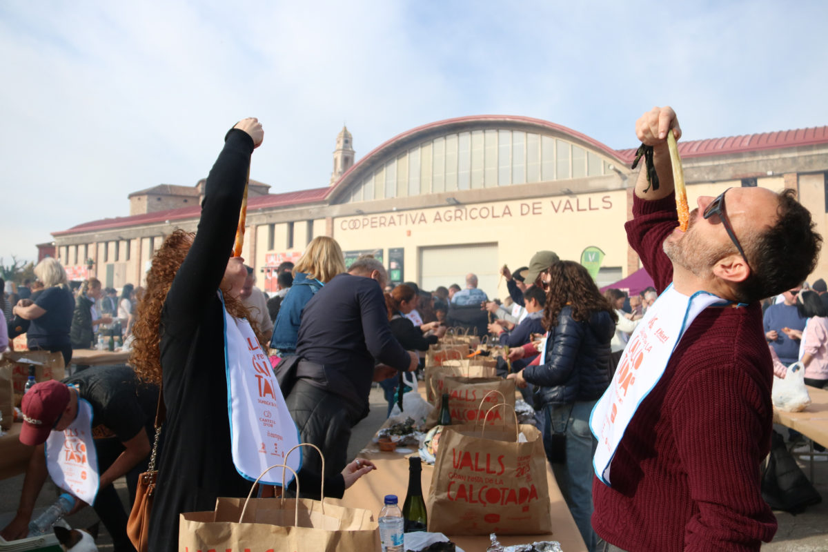 Una parella d'Altafulla menja calçots en el marc de la Gran festa de la calçotada de Valls Data de publicació: diumenge 26 de gener del 2025, 12:56 Localització: Valls Autor: Ariadna Escoda