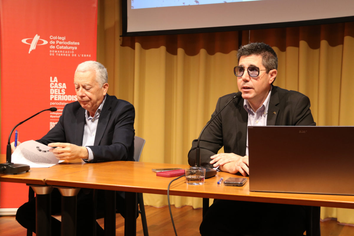 El director gerent i el president del Consorci d'Aigües de Tarragona, Josep-Xavier Pujol i Marc Brunet, en roda de premsa a la seu de la demarcació de l'Ebre del CPC Data de publicació: divendres 14 de febrer del 2025, 12:26 Localització: Tortosa Autor: Anna Ferràs