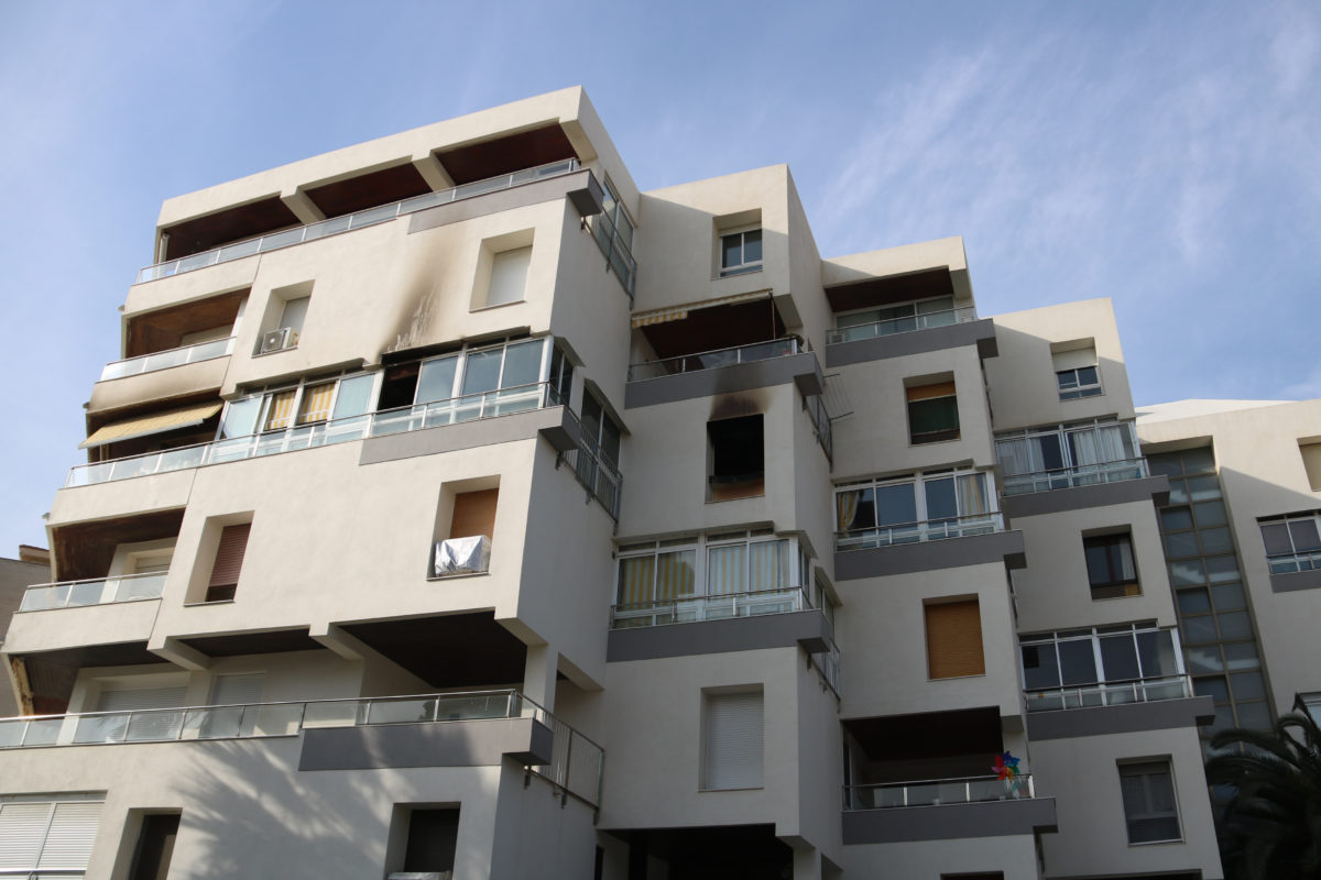 Façana de l'edifici on aquesta matinada ha mort una dona de 92 anys a causa d'un incendi Data de publicació: diumenge 16 de febrer del 2025, 11:11 Localització: Vila-seca Autor: Ariadna Escoda