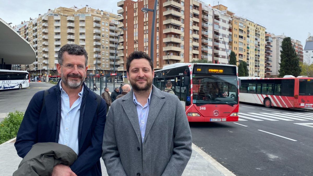 Juan Manrubia, gerent de l'EMT i l'alcalde de Tarragona, Rubén Viñuales a l'intercanviador de Battestini